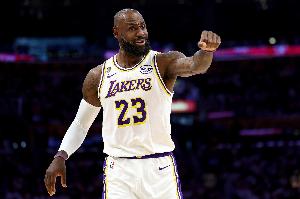 记者:NBA多队已准备好运作预案 等詹姆斯决定后随时可推进预案