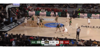 探囊取物!张子宇篮下接球 无视防守上篮打成2+1